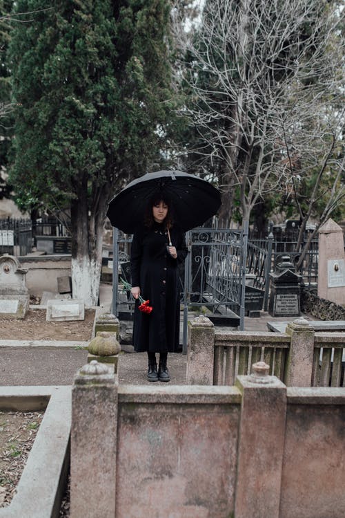 有关垂直拍摄, 墓, 墓園的免费素材图片