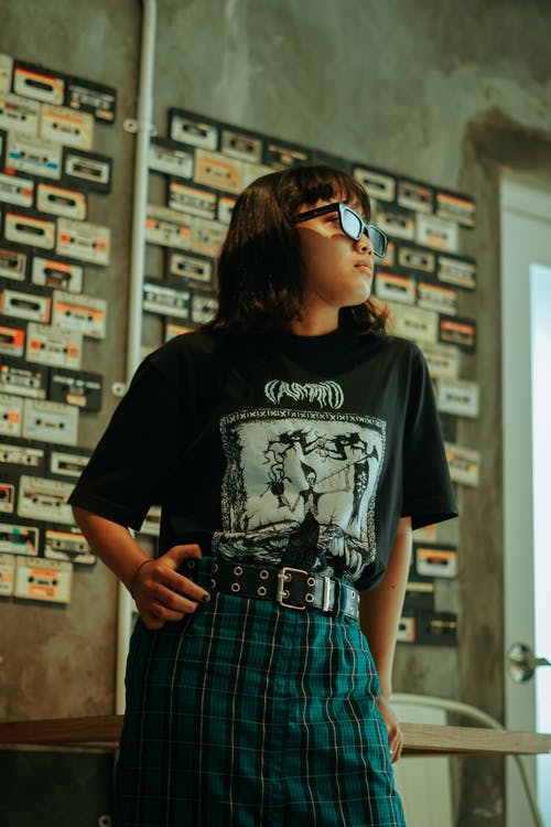 有关垂直拍摄, 墨鏡, 年輕的免费素材图片