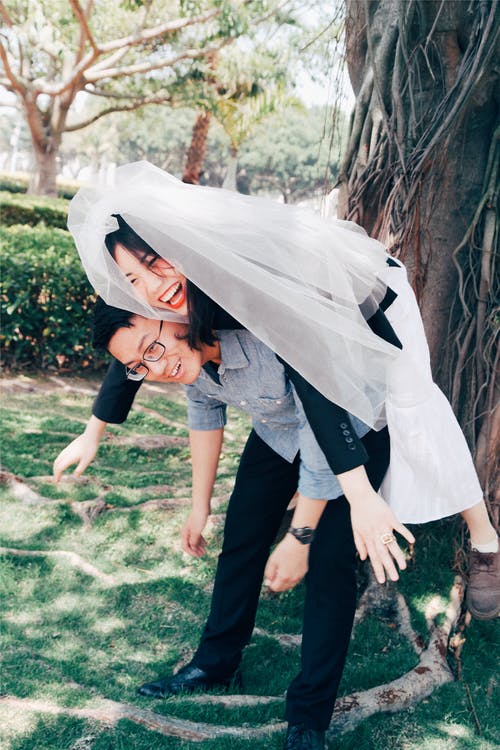 有关人, 垂直拍摄, 大笑的免费素材图片