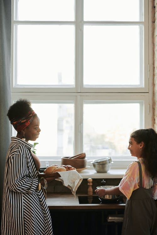 有关側面圖, 兒童, 印花大手帕的免费素材图片