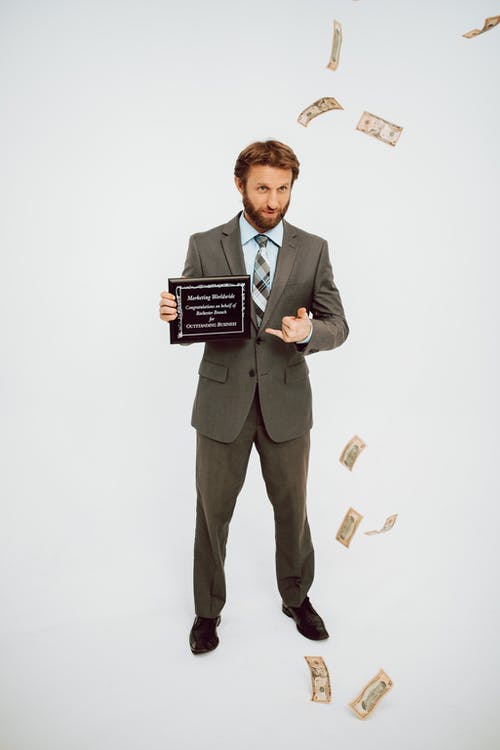 有关人, 垂直拍摄, 握住的免费素材图片