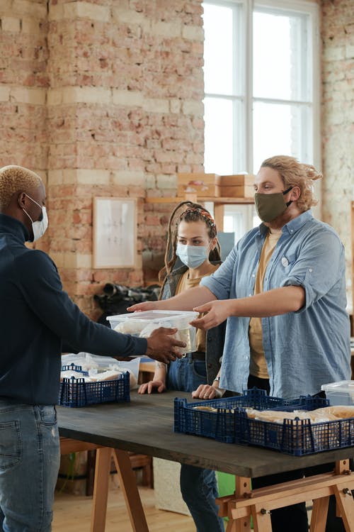 有关口罩, 垂直拍摄, 塑料盒子的免费素材图片