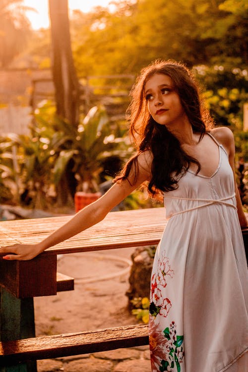 有关垂直拍摄, 女人, 擺姿勢的免费素材图片