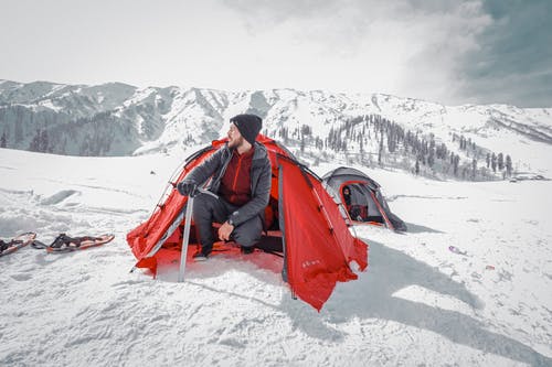 有关（頂部有小羊毛球的）羊毛帽子, @户外, 冒險的免费素材图片