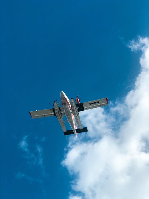 有关低角度摄影, 航空, 蓝天的免费素材图片