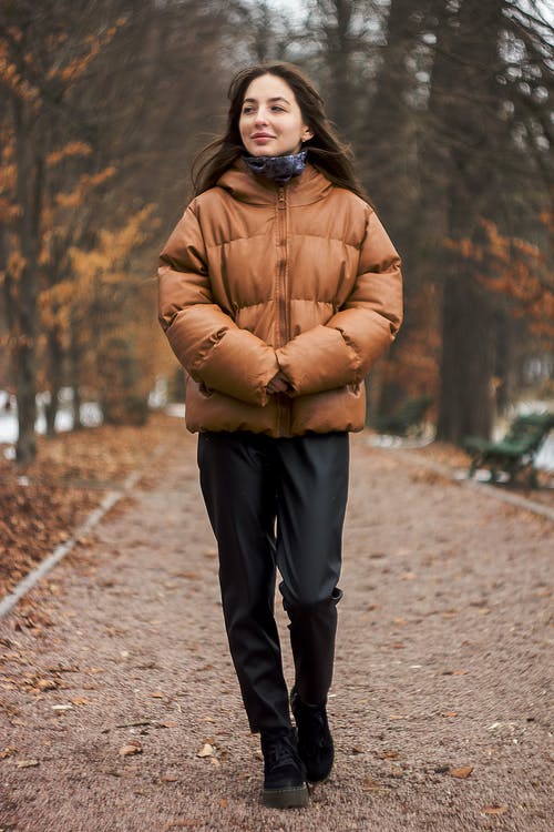 有关下落, 垂直拍摄, 女人的免费素材图片