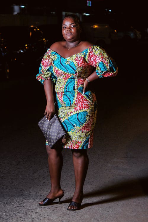 有关垂直拍摄, 女人, 手放在腰上的免费素材图片