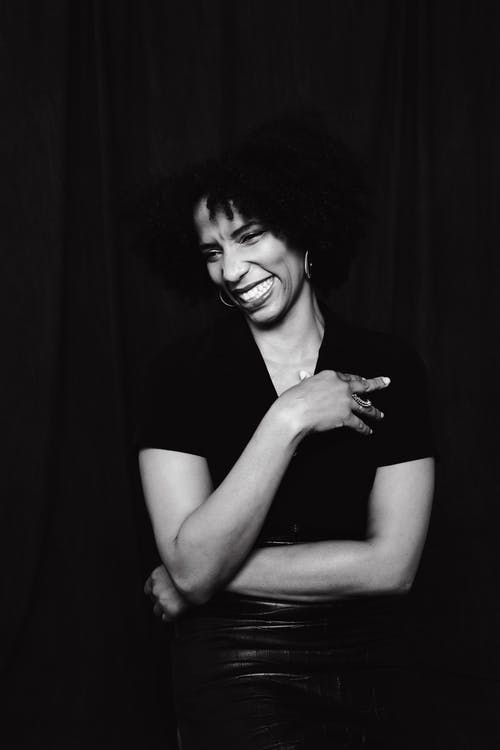 有关单色, 垂直拍摄, 微笑的免费素材图片