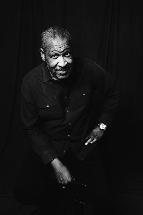 有关单色, 垂直拍摄, 摆姿势的免费素材图片