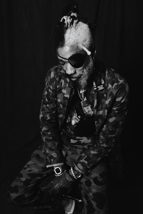 有关单色, 垂直拍摄, 有胡子的的免费素材图片