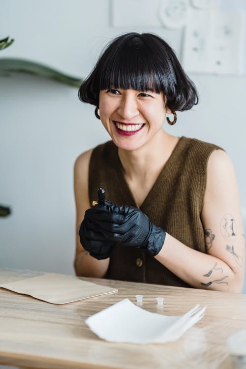 有关刺青的, 坐下, 垂直拍摄的免费素材图片