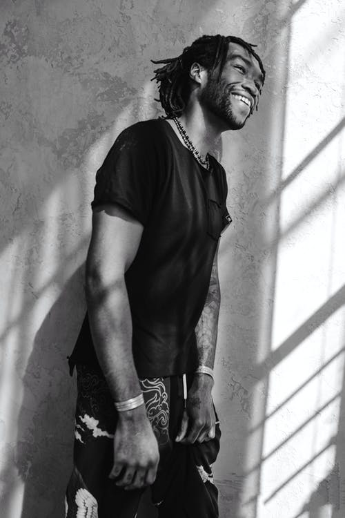 有关单色, 垂直拍摄, 微笑的免费素材图片