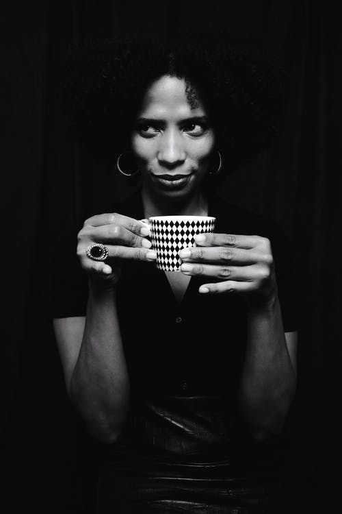 有关单色, 垂直拍摄, 卷发的免费素材图片