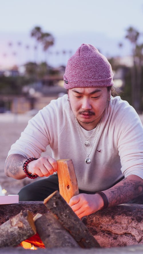 有关（顶部有小羊毛球的）羊毛帽子, 人, 刺青的免费素材图片