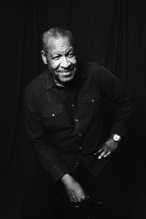 有关单色, 垂直拍摄, 微笑的免费素材图片