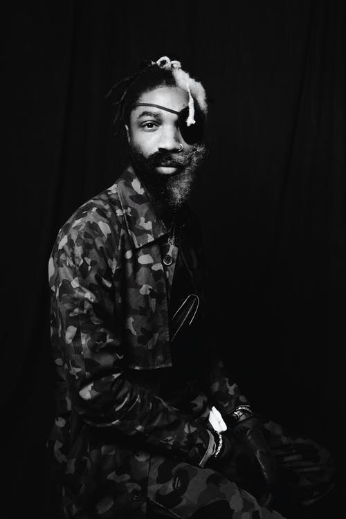 有关单色, 垂直拍摄, 有胡子的的免费素材图片