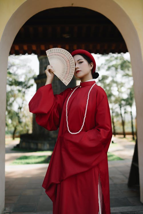 有关传统服装, 垂直拍摄, 女人的免费素材图片