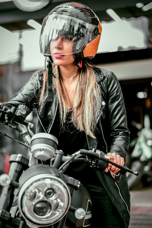 有关垂直拍摄, 女人, 摩托车的免费素材图片