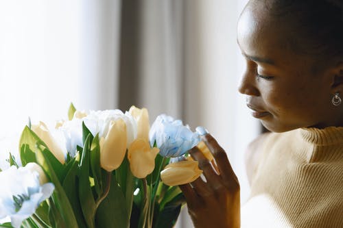 有关女孩, 微妙, 接触的免费素材图片