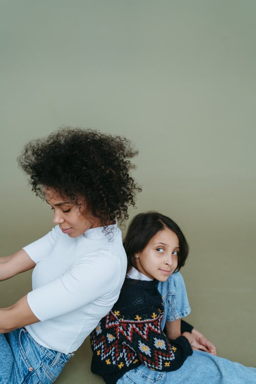 有关儿童, 坐下, 垂直拍摄的免费素材图片