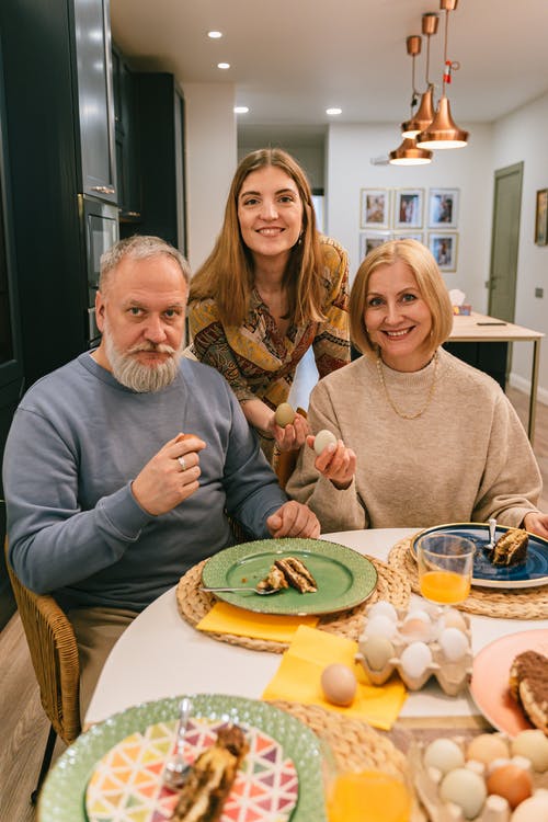 有关一起, 坐, 垂直拍摄的免费素材图片