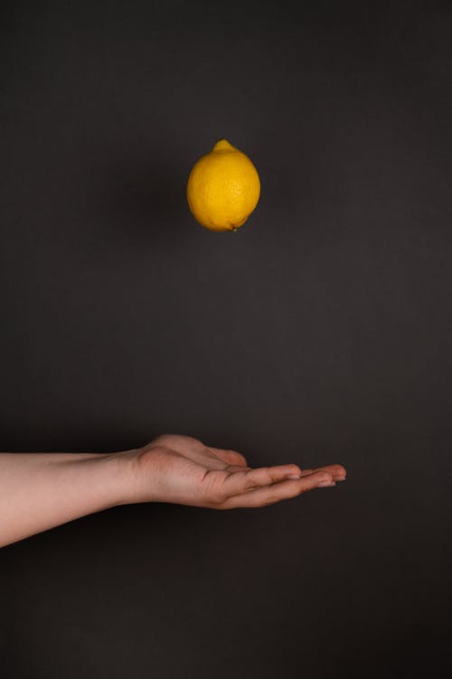 有关垂直拍摄, 手, 柑橘的免费素材图片