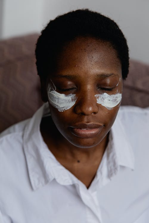 有关垂直拍摄, 女人, 室内的免费素材图片