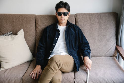 有关Throw Pillows, 人, 休闲装的免费素材图片