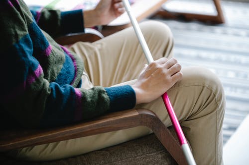 有关人, 休闲装, 单人沙发的免费素材图片