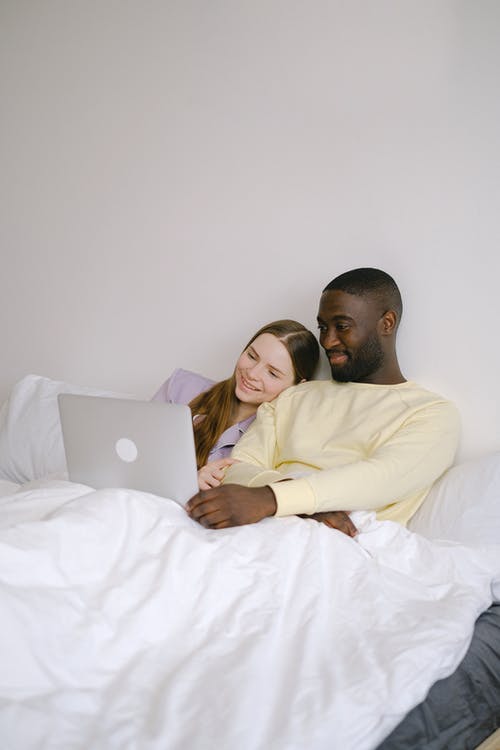 有关垂直拍摄, 室内, 微笑的免费素材图片