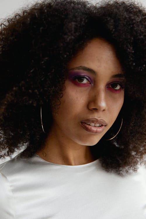 有关垂直拍摄, 女人, 室内的免费素材图片