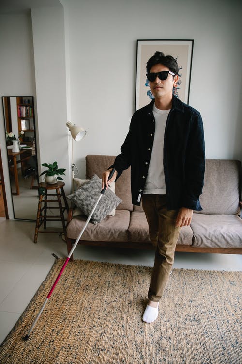 有关休闲装, 墨镜, 失明的免费素材图片