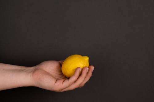 有关手, 柑橘, 柠檬的免费素材图片