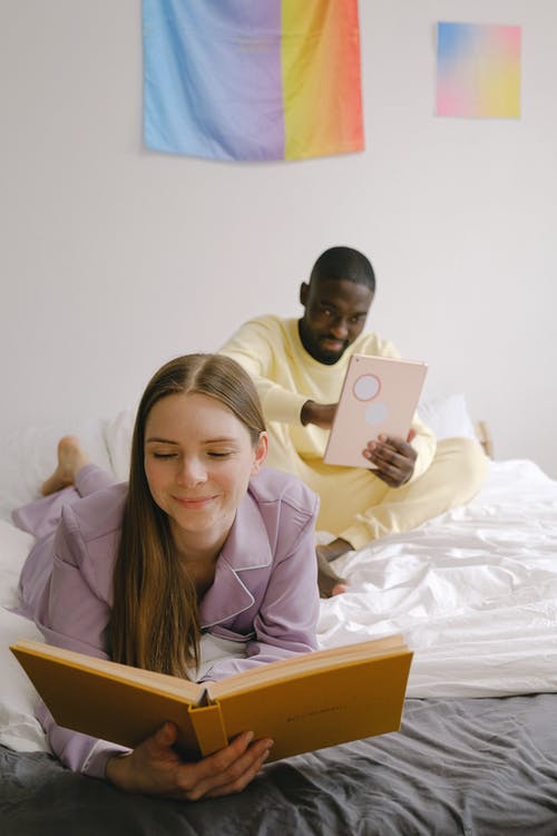 有关3C用品, 垂直拍摄, 室内的免费素材图片