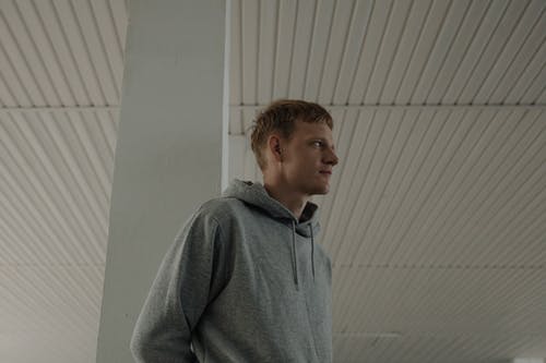 有关低角度拍摄, 倚, 侧面图的免费素材图片