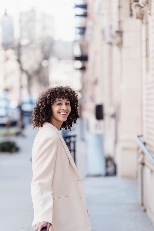 有关乐天派, 个性, 侧面图的免费素材图片