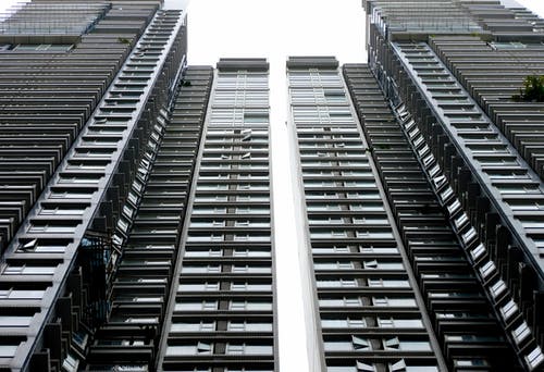 有关不动产, 从下面, 低角度的免费素材图片