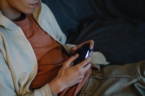 有关3C用品, 人, 光的免费素材图片