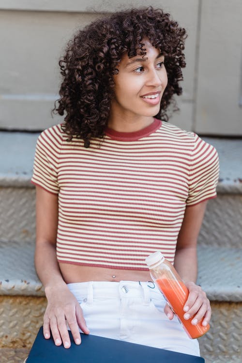 有关中空裝, 坐, 垂直拍摄的免费素材图片