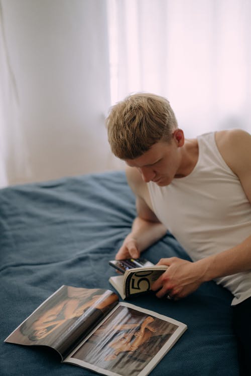 有关人, 垂直拍摄, 好色之徒的免费素材图片