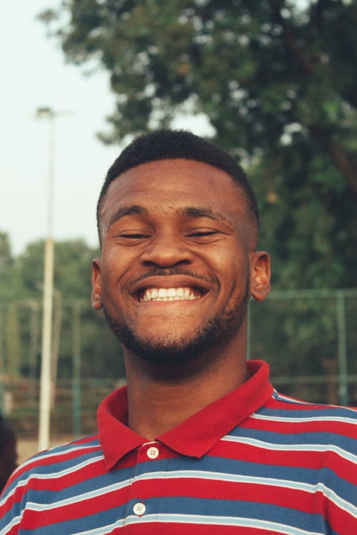 有关垂直拍摄, 微笑, 快乐的免费素材图片