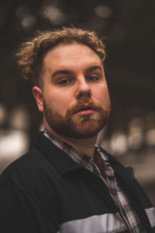 有关人, 满脸胡子, 看着镜头的免费素材图片