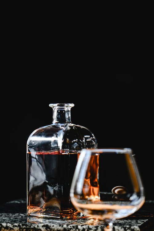 有关垂直拍摄, 威士忌, 波旁酒的免费素材图片