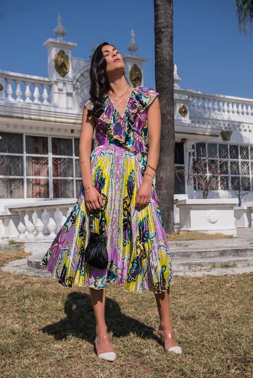 有关垂直拍摄, 女人, 摆姿势的免费素材图片