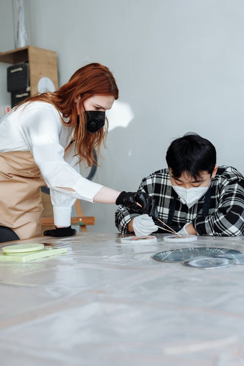 有关口罩, 垂直拍摄, 室内的免费素材图片