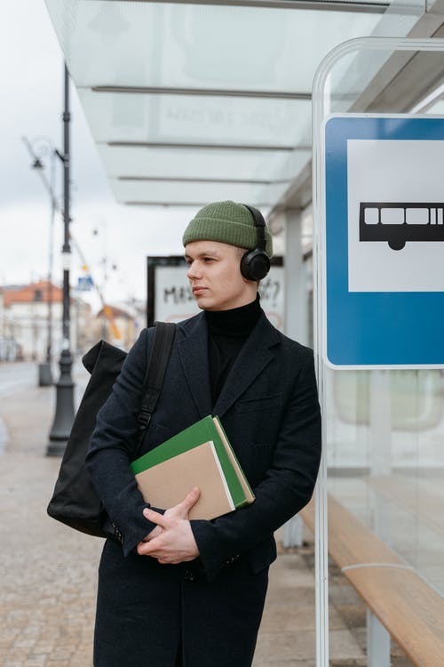有关（顶部有小羊毛球的）羊毛帽子, 户外, 耳机的免费素材图片