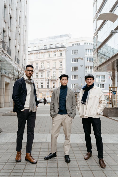 有关人行道, 围巾, 垂直拍摄的免费素材图片