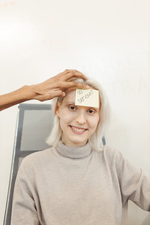 有关前额, 发表它, 垂直拍摄的免费素材图片