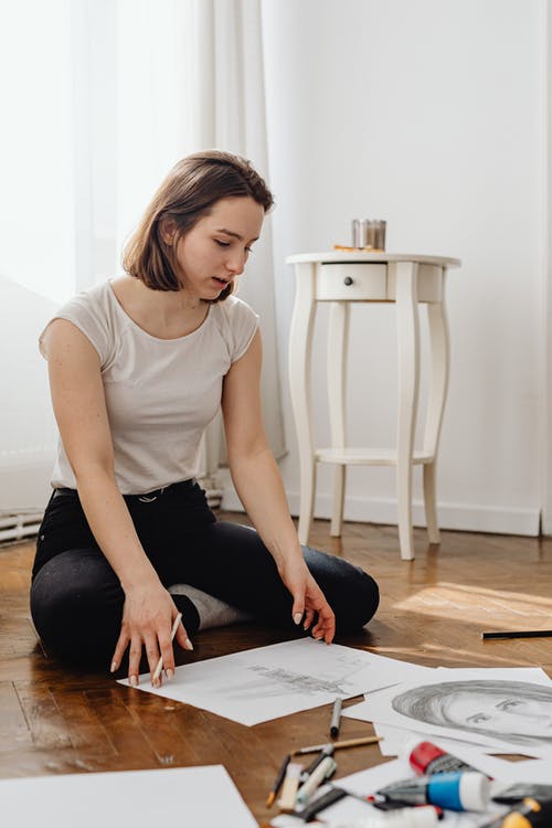 有关创作的, 地板, 坐的免费素材图片
