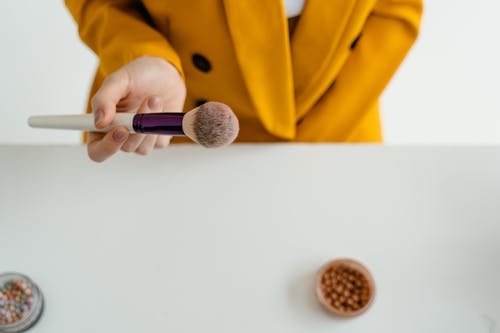 有关刷子, 手, 特写的免费素材图片